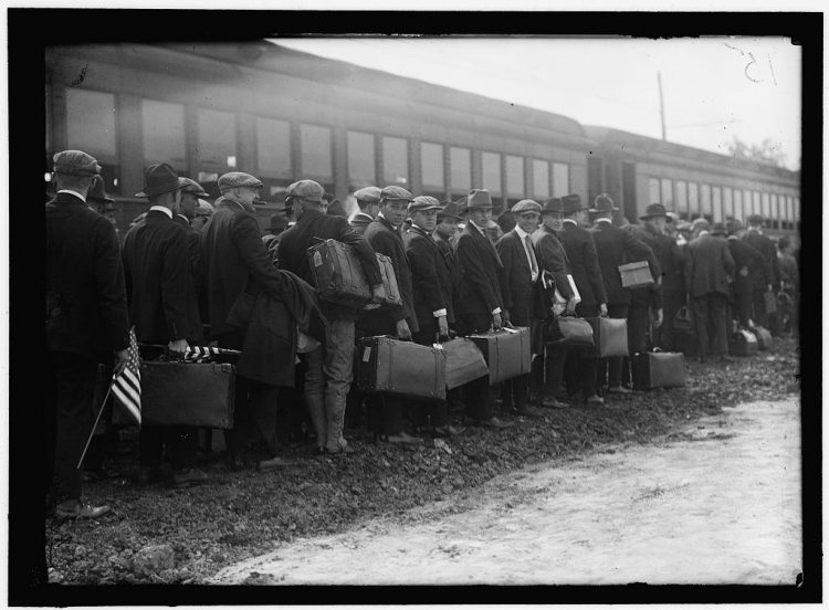 Draftees arriving at Camp Meade 1917 LOC